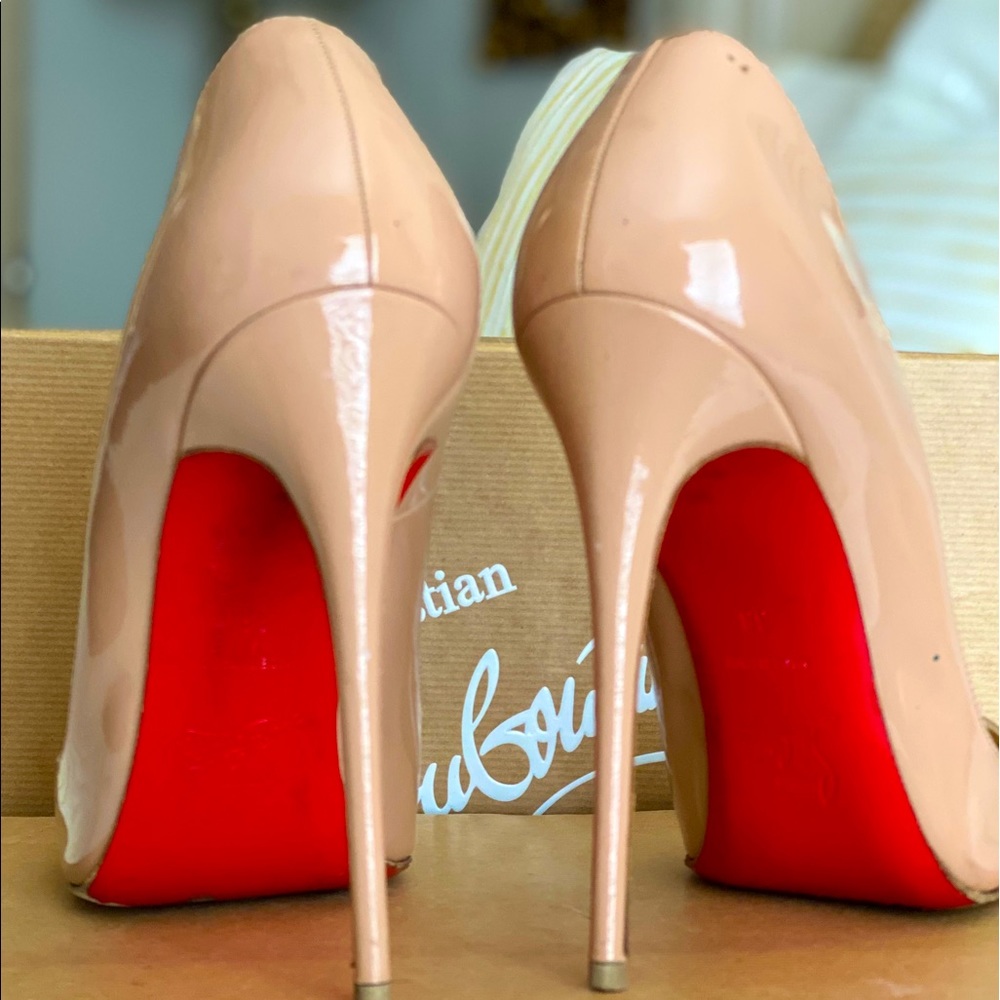 **SOLD** Very Loved Louboutin So Kate Heels 38